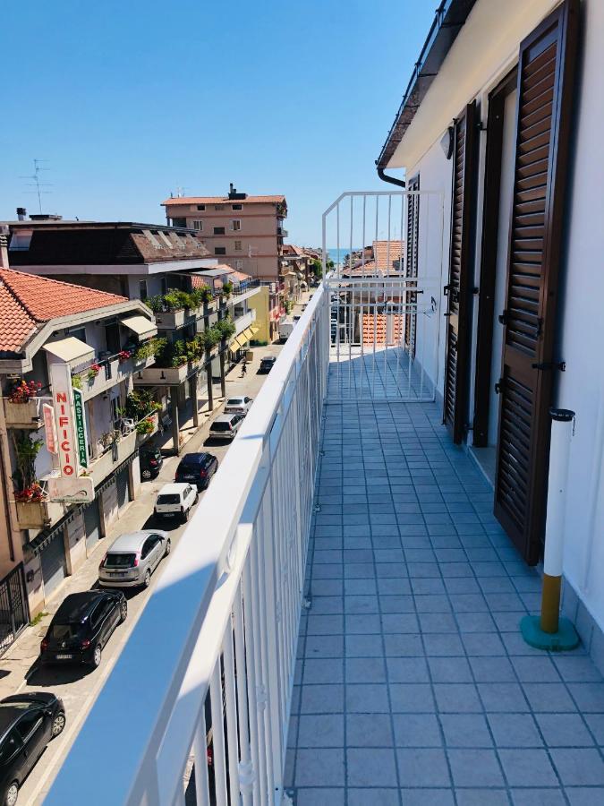 D Annunziohouse Panzió Martinsicuro Kültér fotó